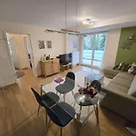 Modernes Apartment Mit Xl-Balkon