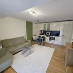 Modernes Apartment Mit Xl-Balkon